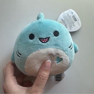 3” Rey Valentines Day Shark Squishmallow